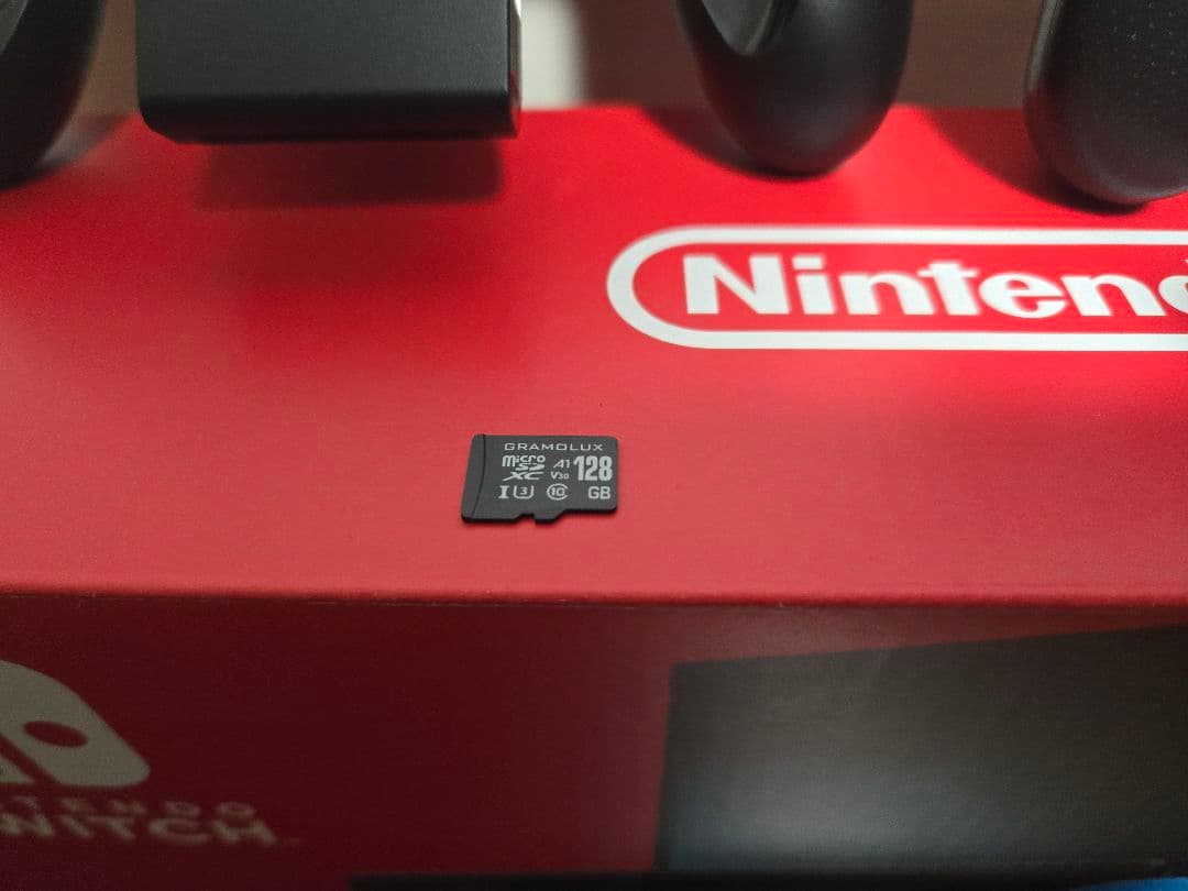 任天堂　Switch 通常版本体　【プロコン・ケース・128GB SD付き】