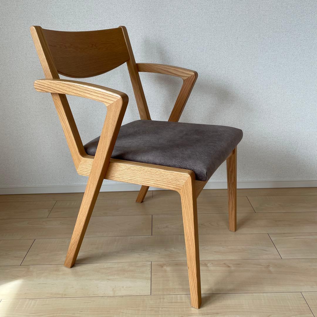 オーク材アーム付きチェア グレークッション
