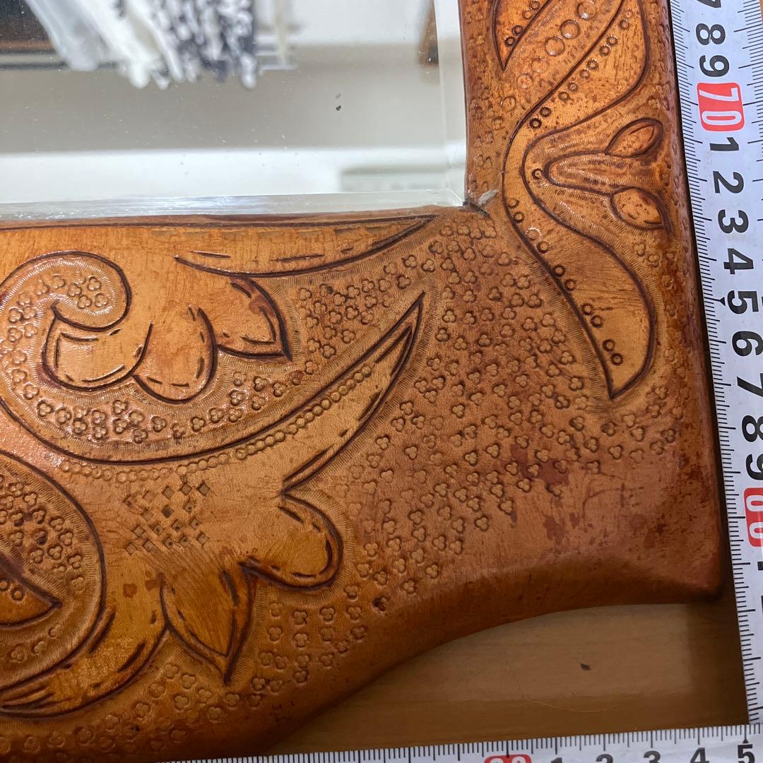 壁掛け鏡　革　カービング