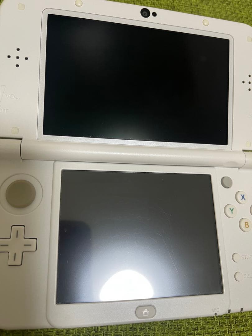 Newニンテンドー3DSLL パールホワイトと、透明外観保護カバー付き