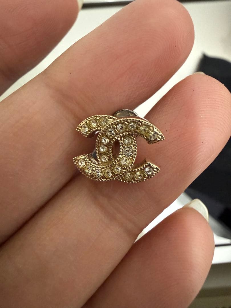 CHANEL ゴールドロゴピアス 箱付き