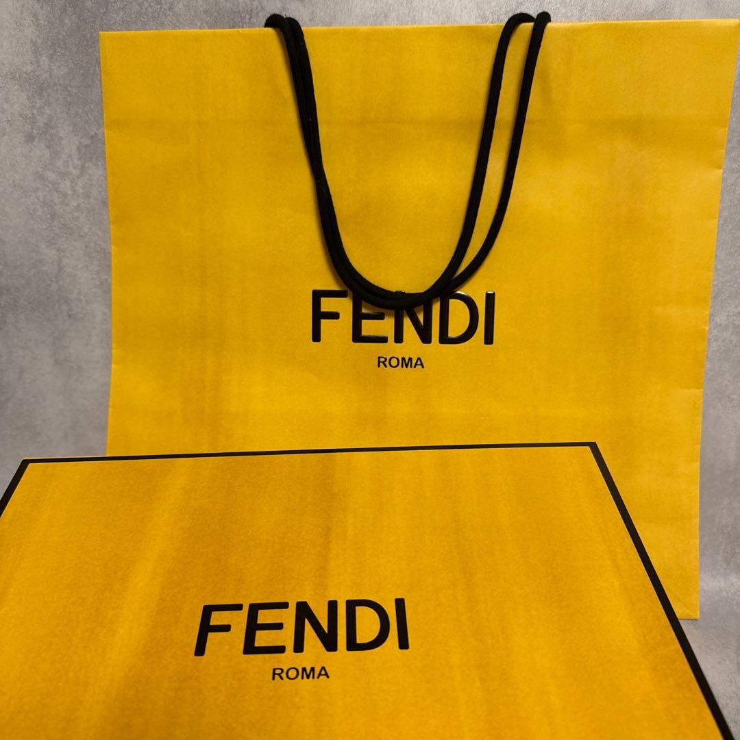 FENDI ロゴプレートクラッチバッグ 2024年新作 未使用品 外袋 セカンド