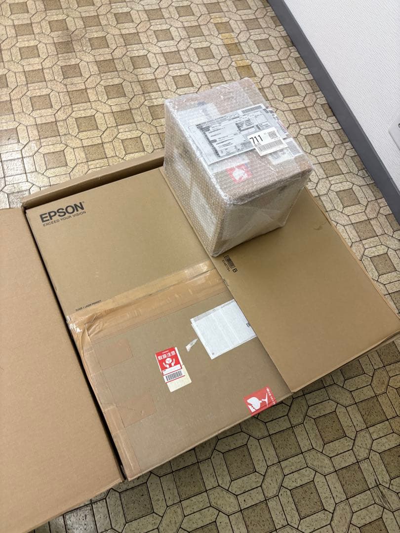 EPSON EB-L1500UH プロジェクター本体