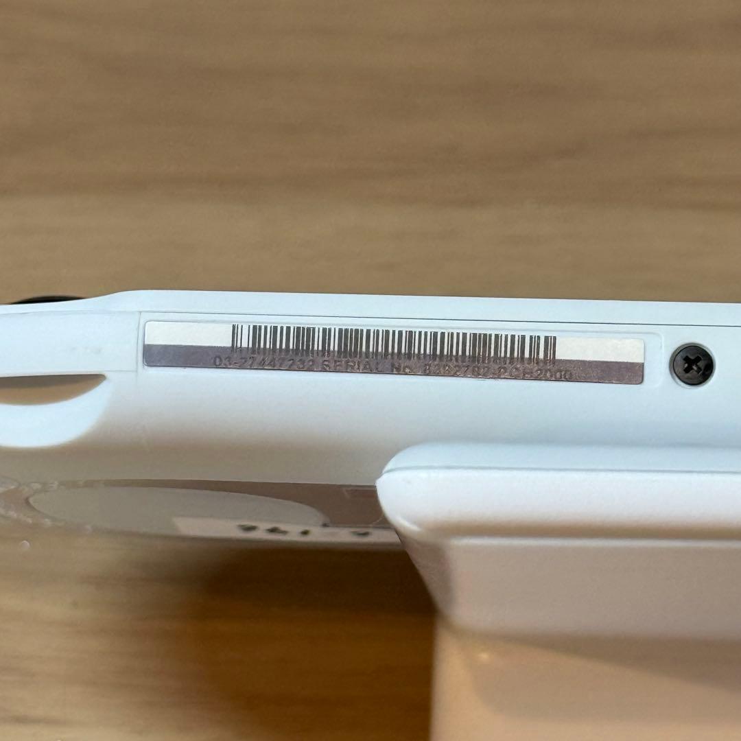 6-196【美品】PSVITA PCH-2000 グレイシャー・ホワイト