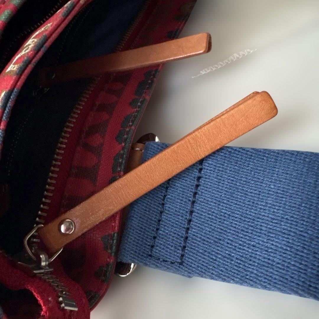 f*t様 【美品】ロゴプリントが特徴的Vivienne Westwood ショル