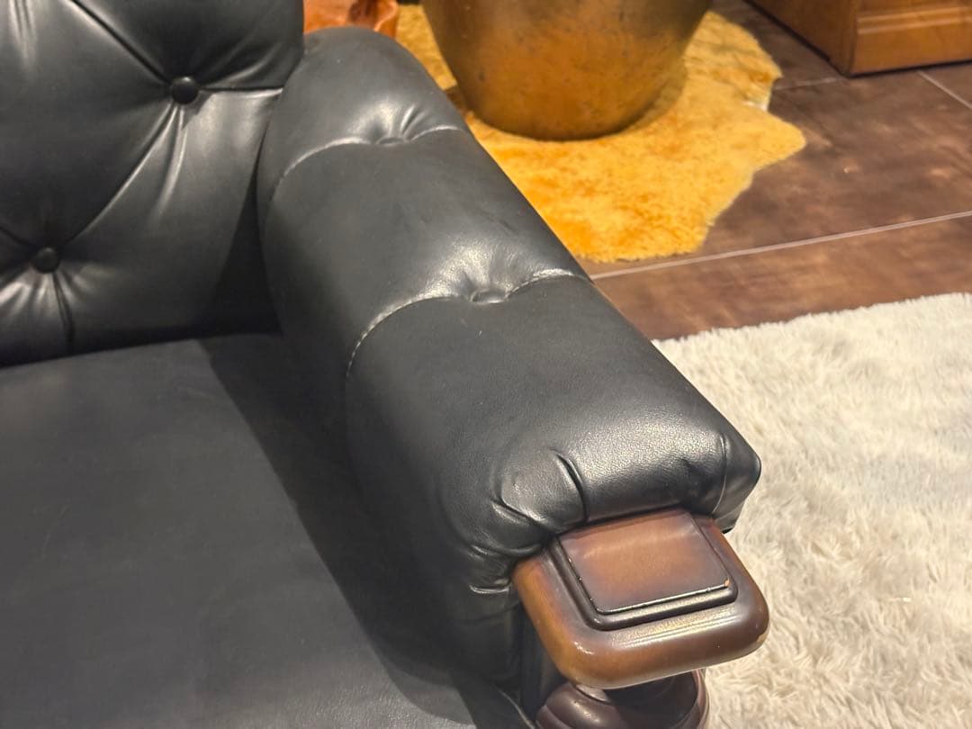 ②karimoku カリモク　レザーソファ　本革　リベット打ち　アンティーク　G