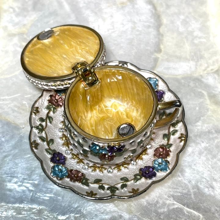 レトロ漆器★アンティーク小物入れ(ティーカップ)