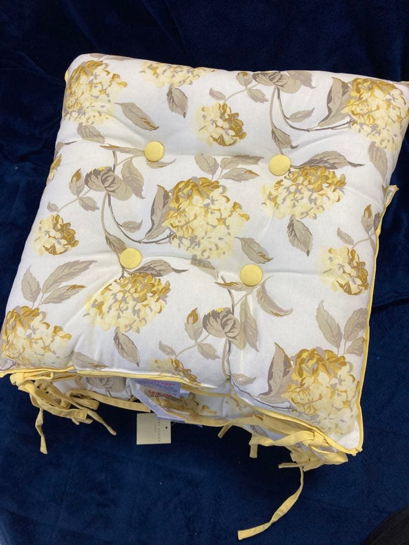 LAURA ASHLEY ローラアシュレイ　タグ付き花柄クッション 4個セット