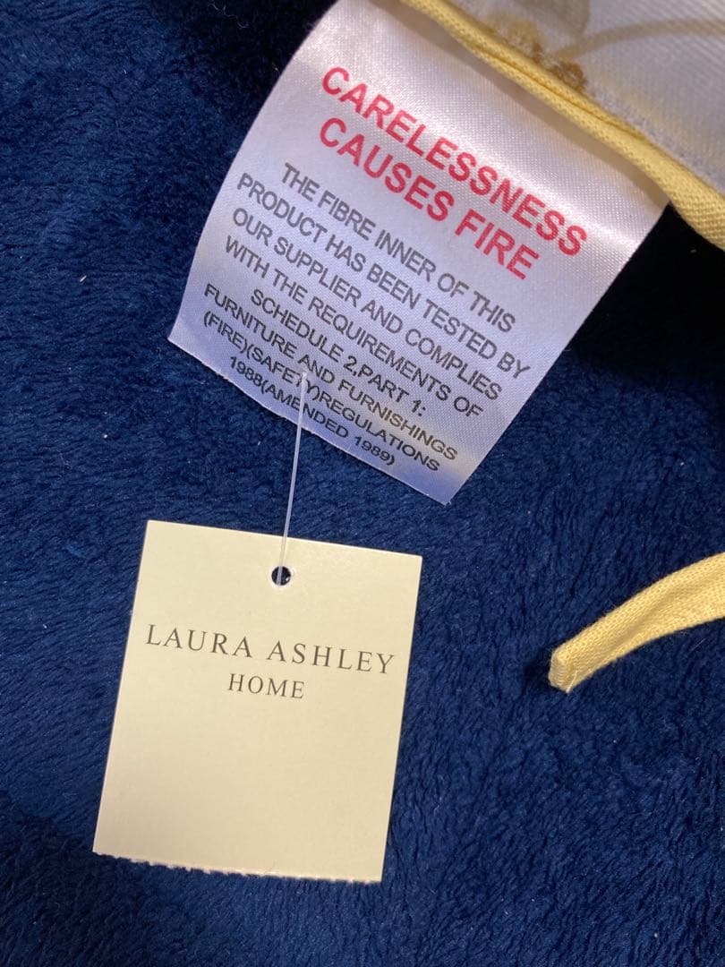 LAURA ASHLEY ローラアシュレイ　タグ付き花柄クッション 4個セット