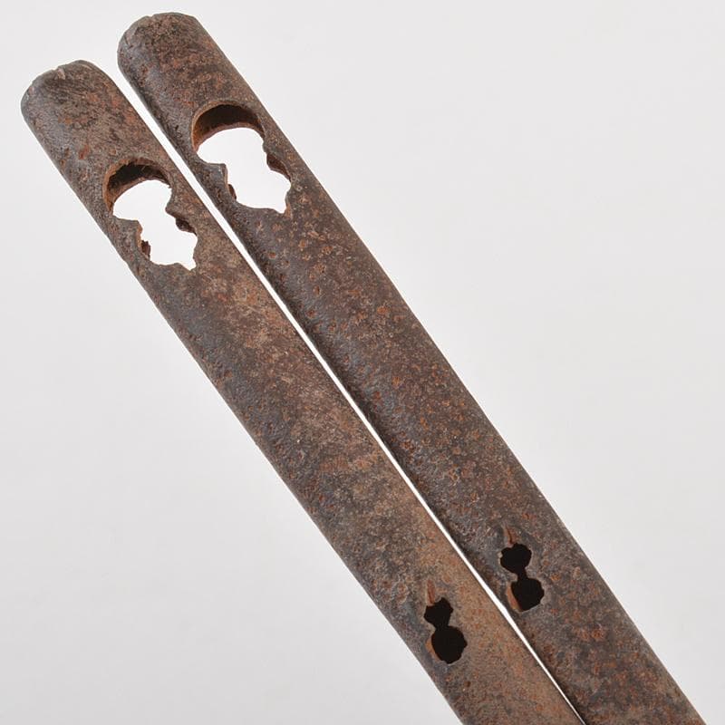 茶道具　釜師　庄司儀兵衛作　鉄製　瓢箪透火箸　共箱　V　R7214