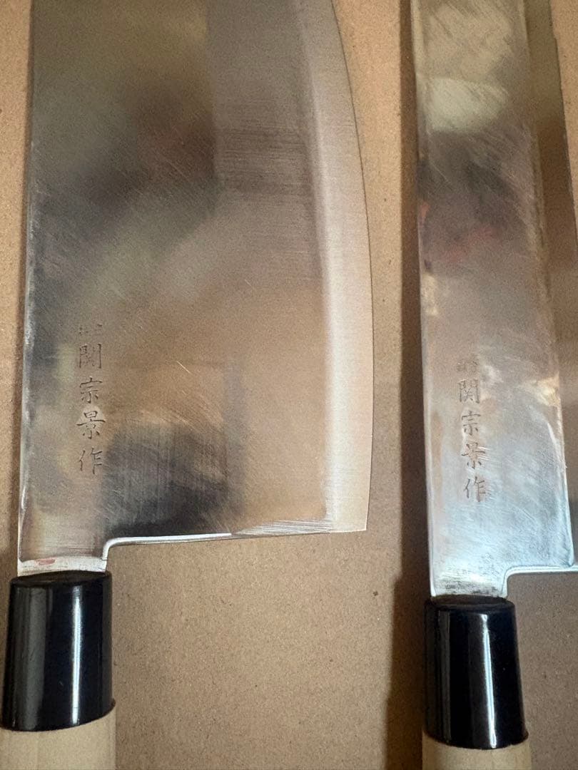 出刃、柳、薄刃、三徳、中華、冷凍、包丁フルセット 両面砥石、鍵付包丁ケース！