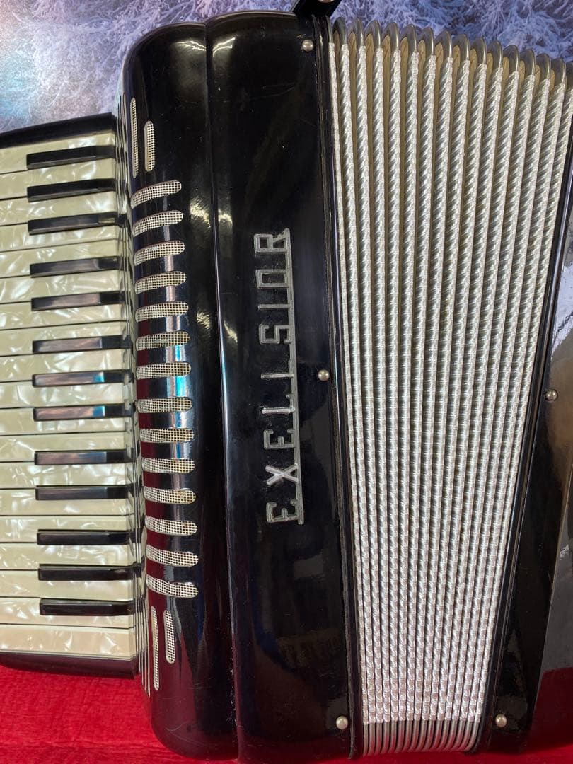 EXCELSIOR の中で一番軽量小型アコーディオン セブンス有る、整備品