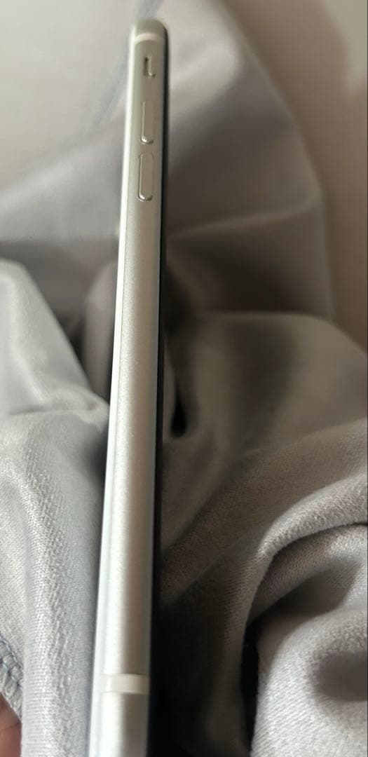 Apple iPhone SE (第2世代) ホワイト 本体