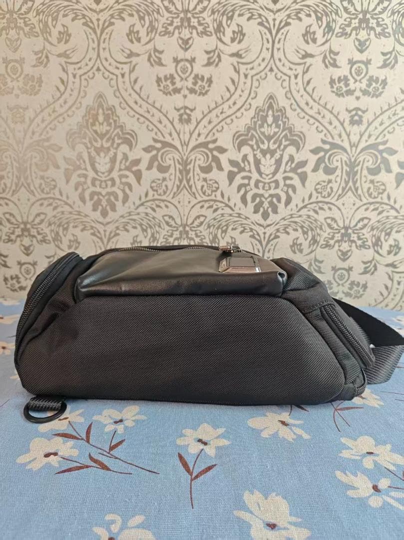 TUMI ケリースリング ボディーバッグ