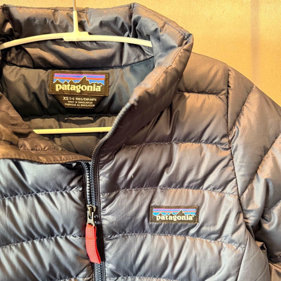 美品！patagonia ガールズ ダウンセーター 5-6 XS ネイビー