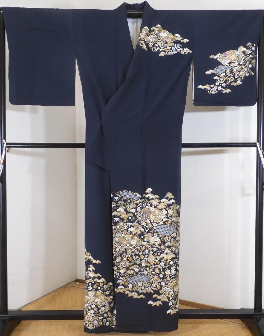 正絹・豪華な宝尽くし刺繍入り訪問着・一ツ紋・共八掛