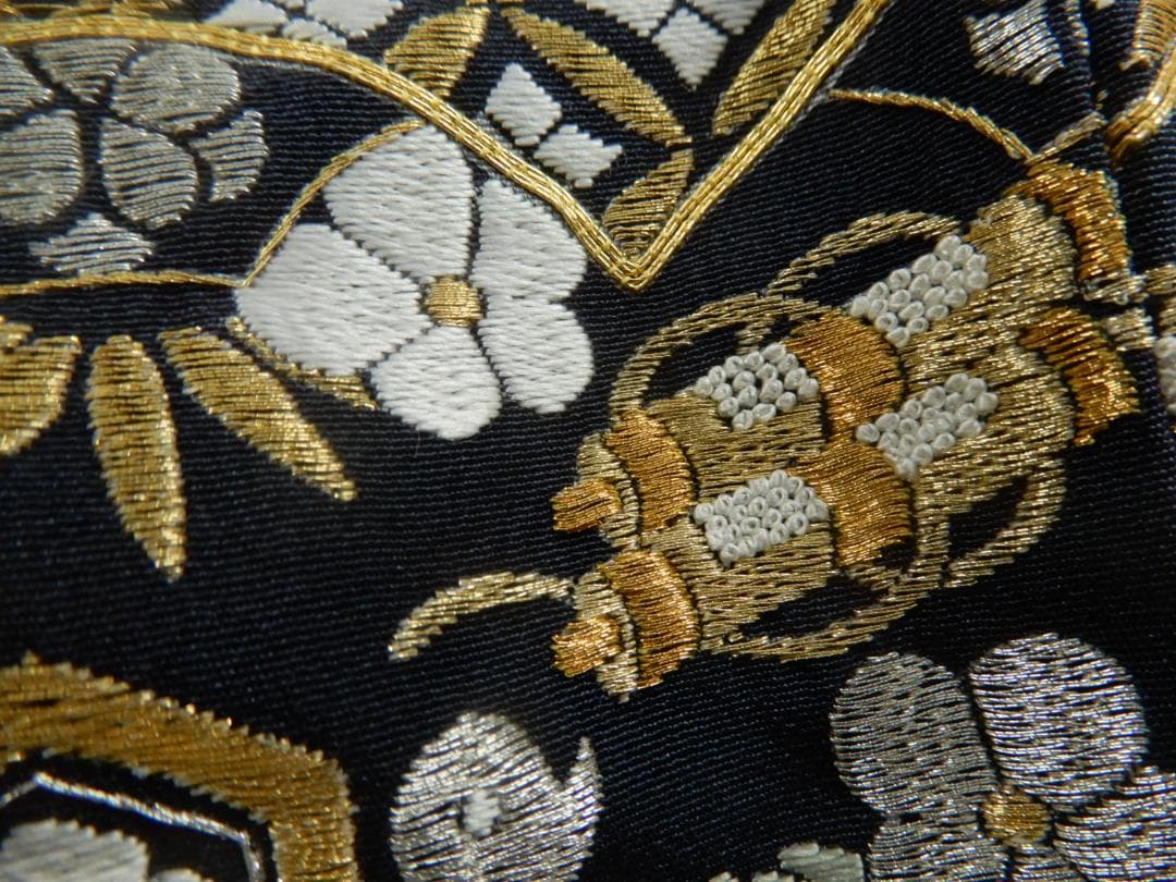 正絹・豪華な宝尽くし刺繍入り訪問着・一ツ紋・共八掛