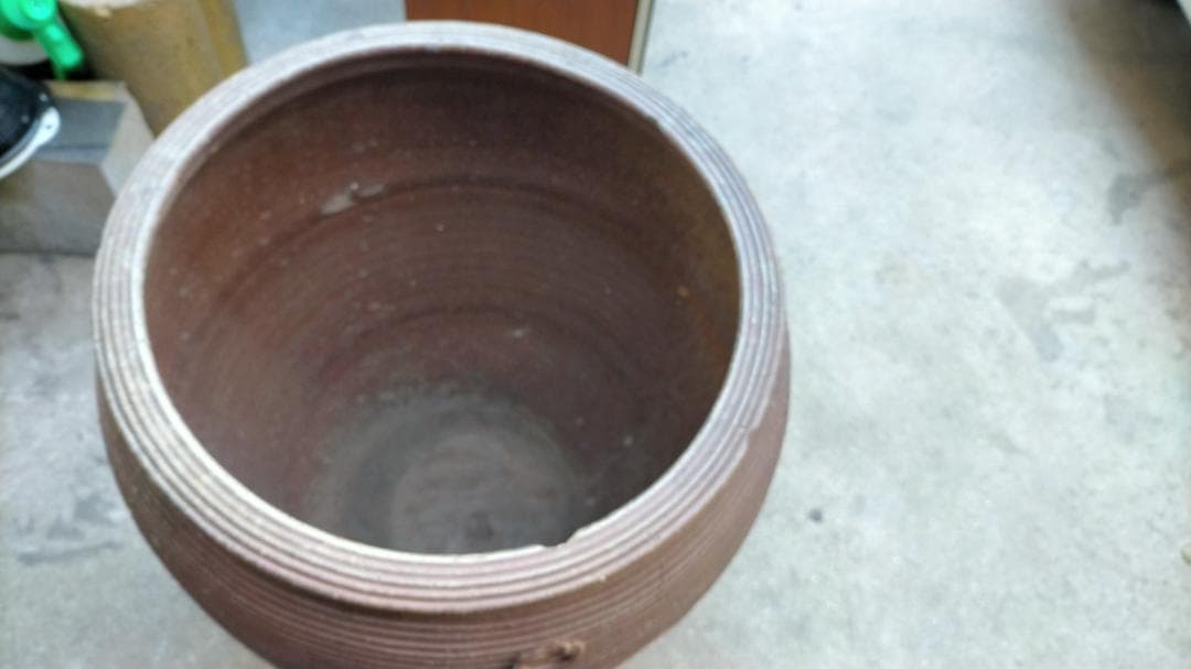 粘土製リブデザイン水鉢 ◆ 【 旧家土蔵品 】 ◆ 《 特大 壺 》 ◆