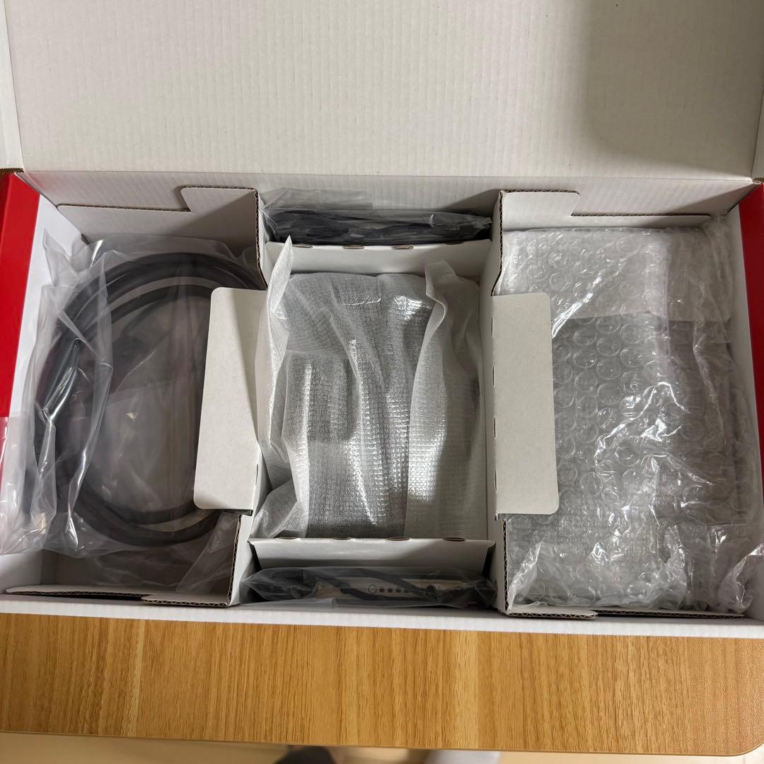 Nintendo Switch 本体 + 付属ケース