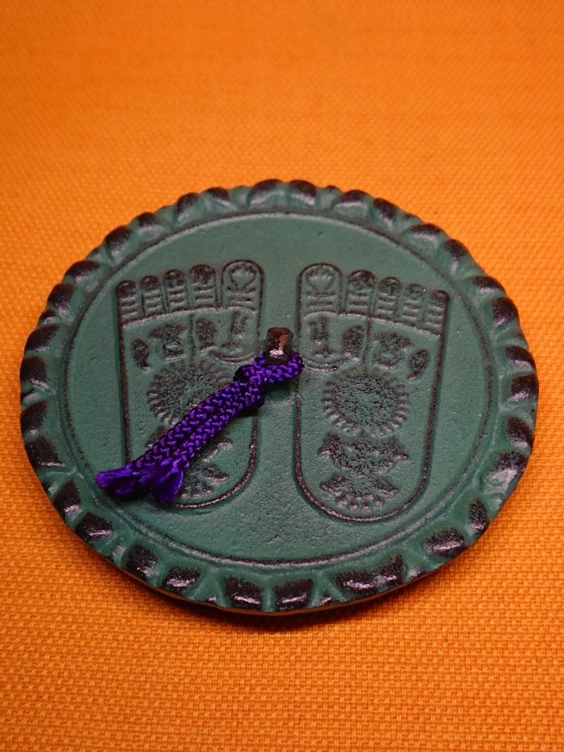 仏教美術　仏足石印　金属　オブジェ　置物　インテリア　工芸品　美術品　A1210