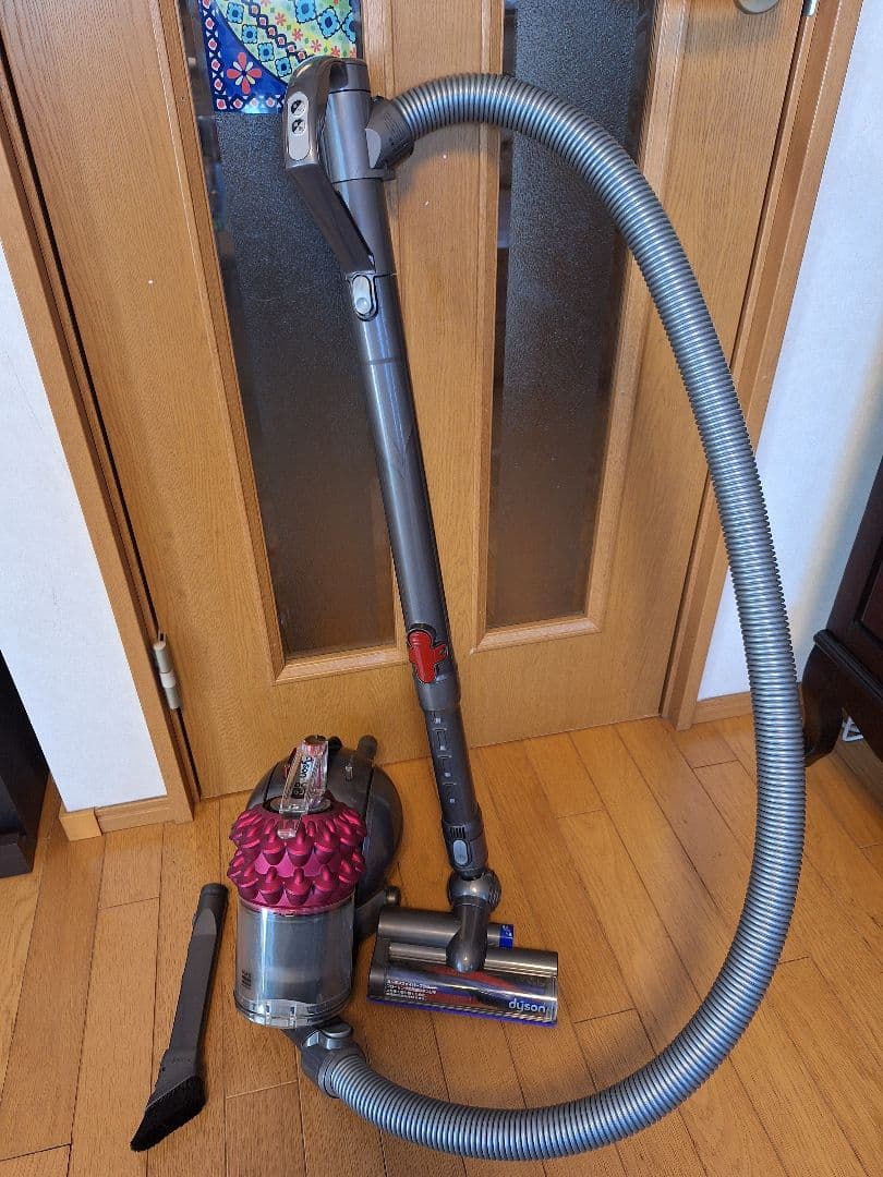 dyson DC63 掃除機　turbinehead 　付属品付　中古品　ピンク
