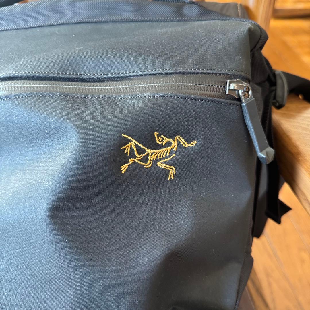 【美品】ARC'TERYX ARRO8 ショルダーバッグ