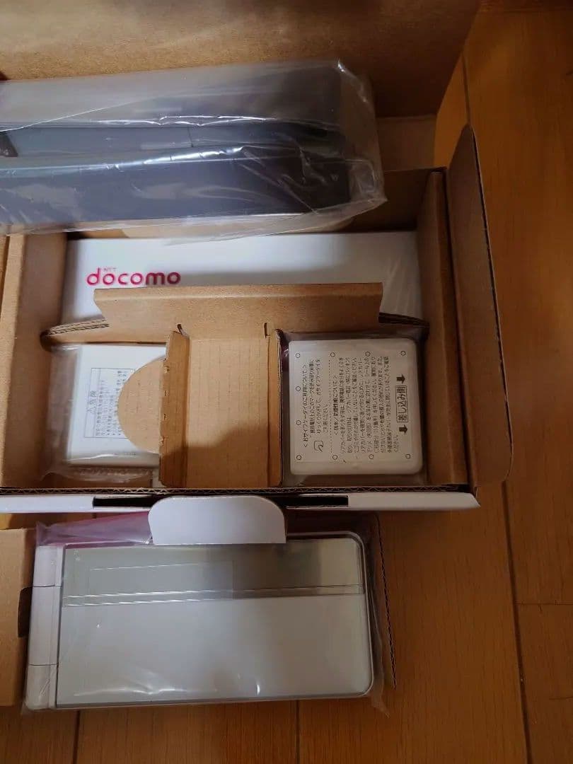 新品未使用＊docomo P-01H ホワイト 本体　ドコモ