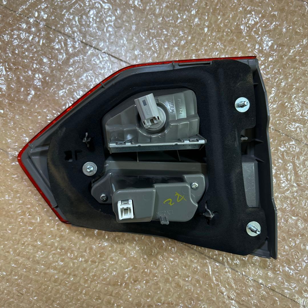 ホンダフリードGB5〜GB8 ハイブリッドテールランプ 内側を光らせる配線付