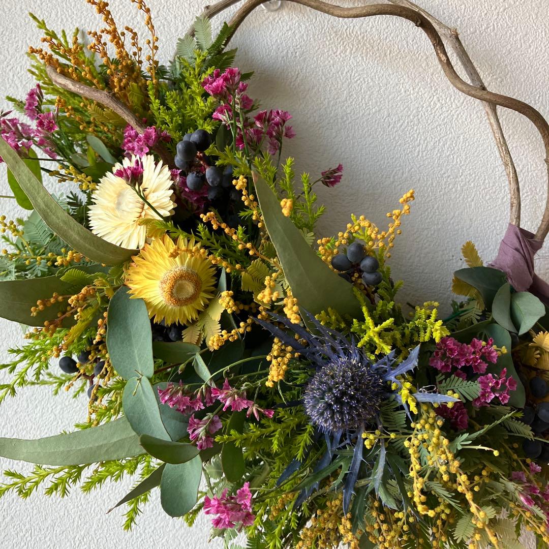 オーレアミモザとエリンジウムのハーフリース　スターチス　貝細工　春　ひな祭り