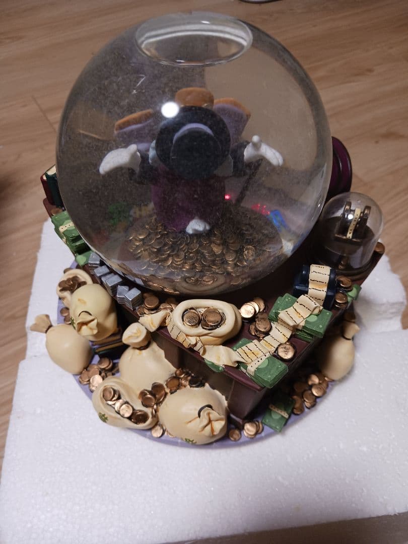 送料込み！ディズニー　スクルージマクダック　スノーグローブ