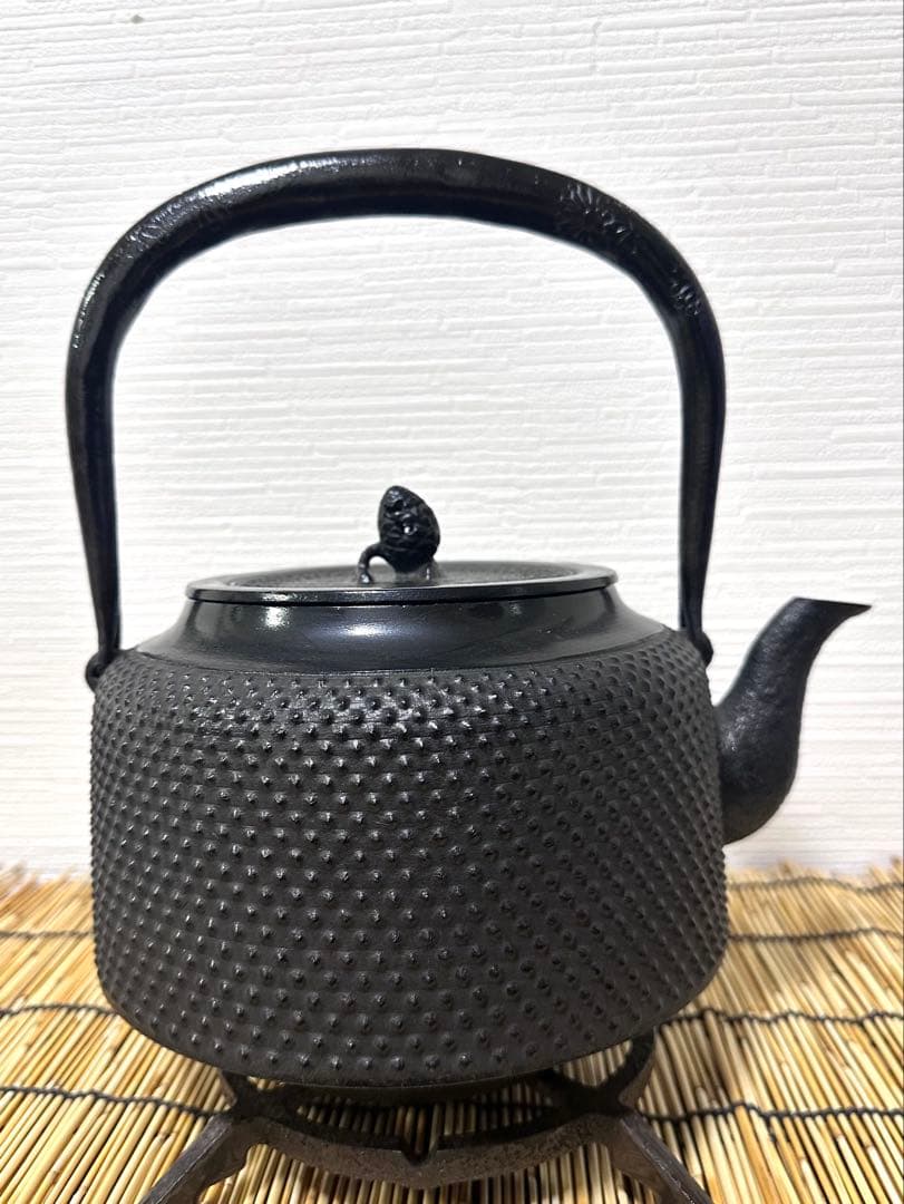 未使用品　成龍堂鋳造所 伝統工芸士 及川　齋（齋峰)造万代屋アラレ3升　南部鉄瓶