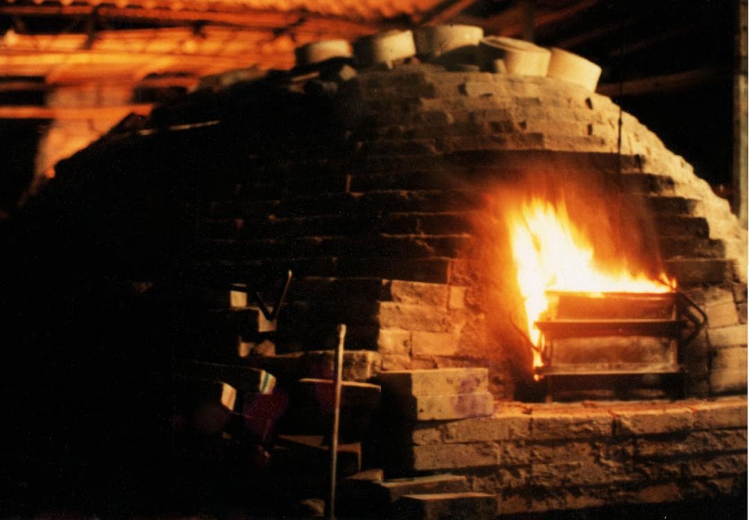 緋色の美しい信楽蹲壺