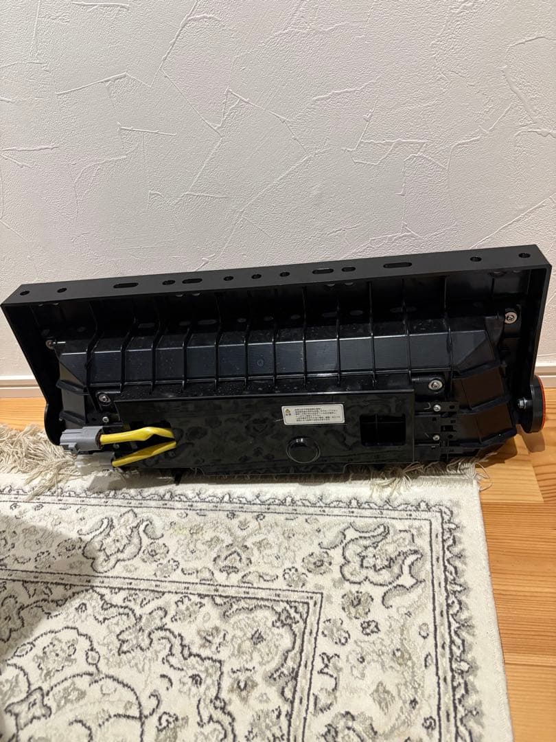 テールランプ　シーケンシャル　新車取り外し　フレ止め部位破損あり