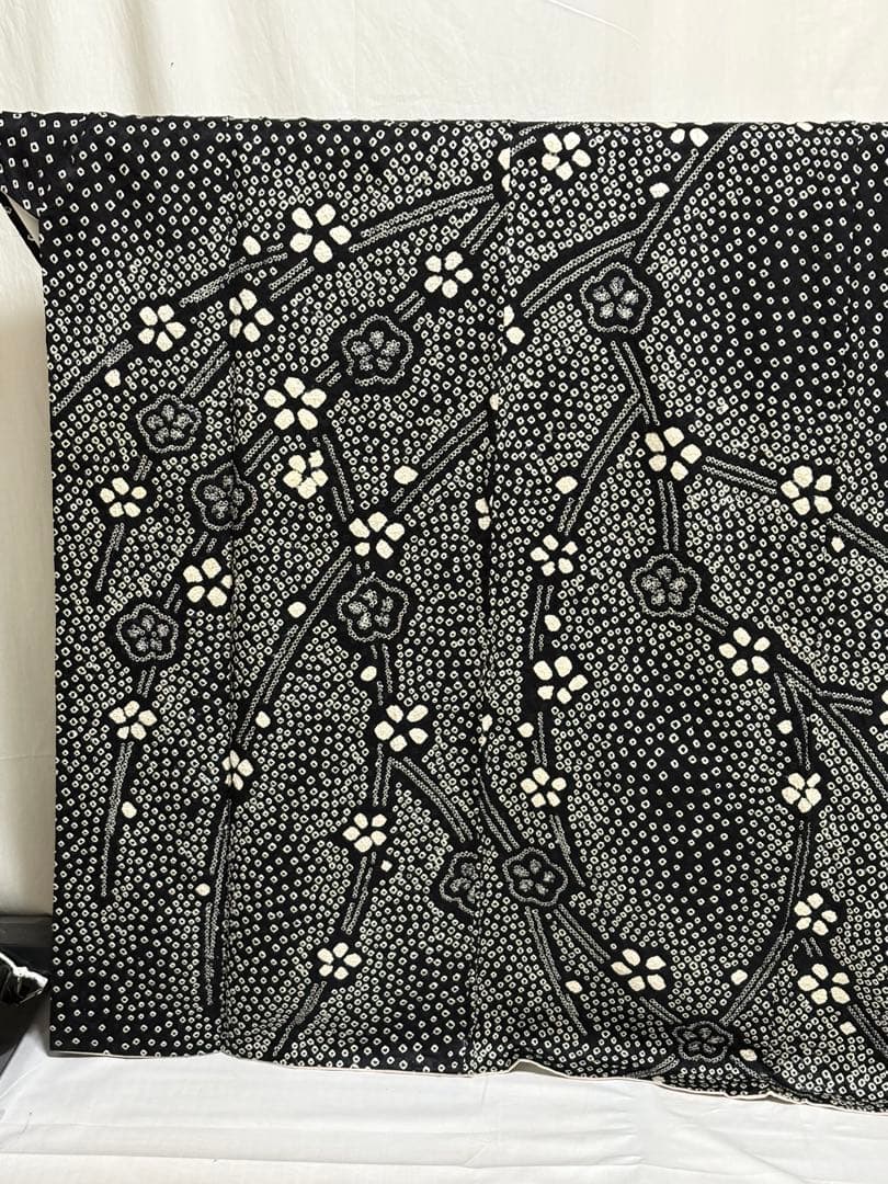 ヤ*コ様 総絞り訪問着 、黒地白花柄、 正絹.No614 F