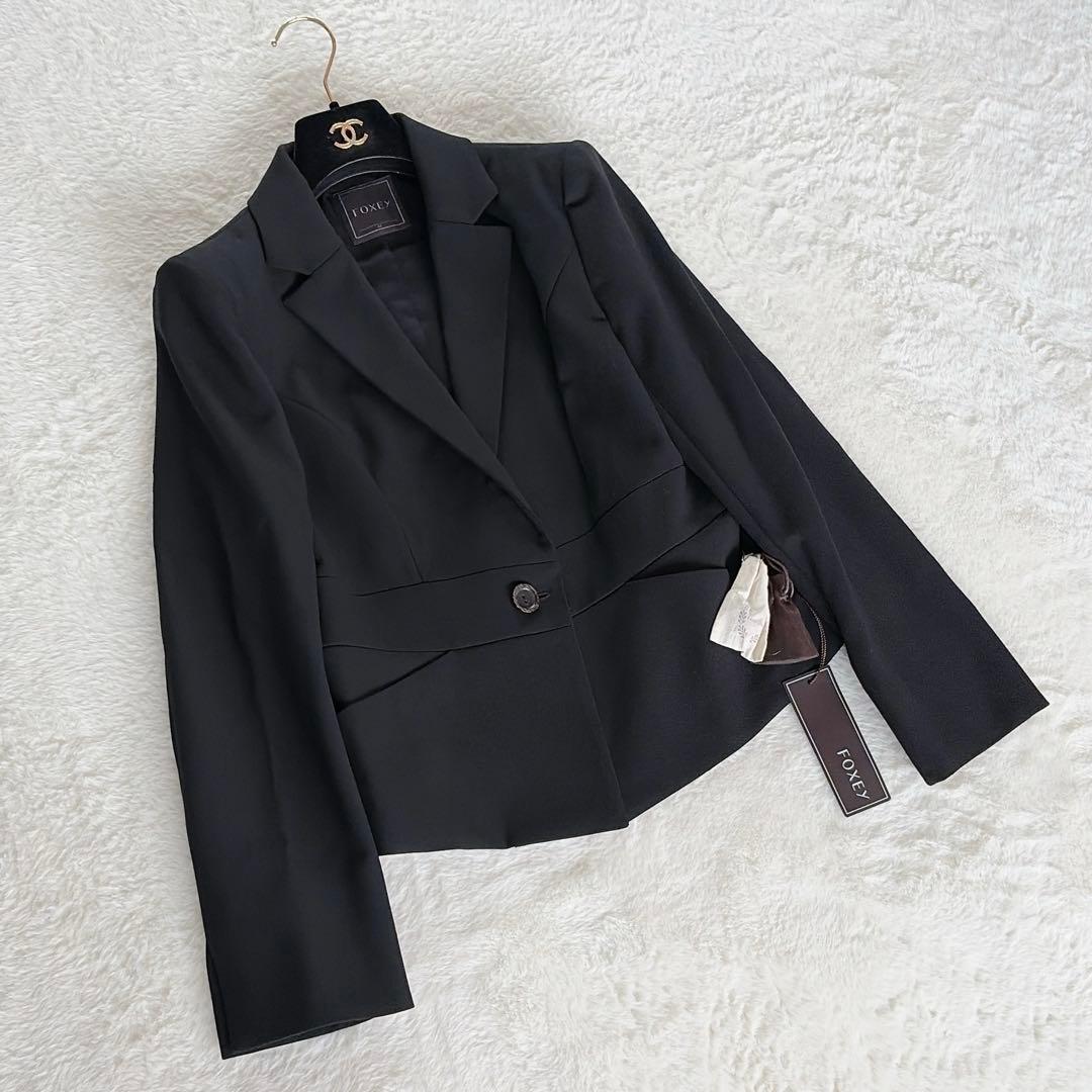 美品✨タグあり【フォクシー】テーラードジャケット ペプラム 黒42 大きなサイズ