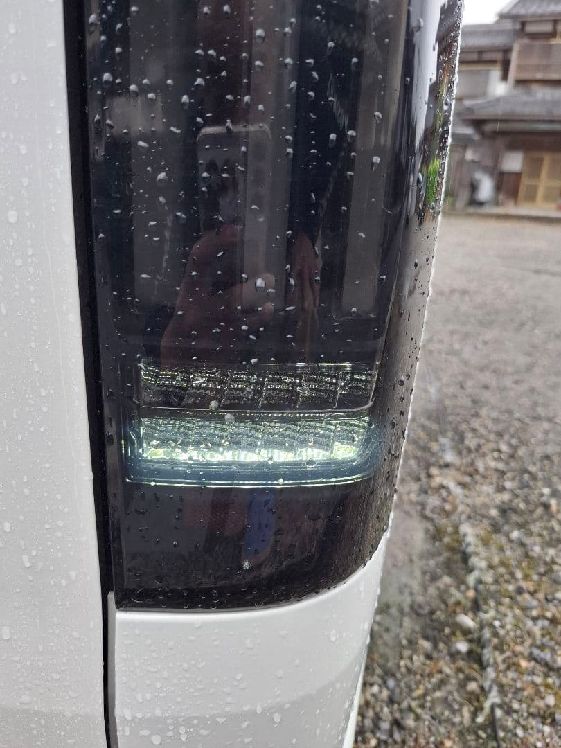 ハイエース スモークテールランプ シーケンシャルタイプ