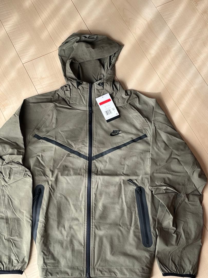 新品　正規品　NIKE ナイロン　上下セット　カーキ