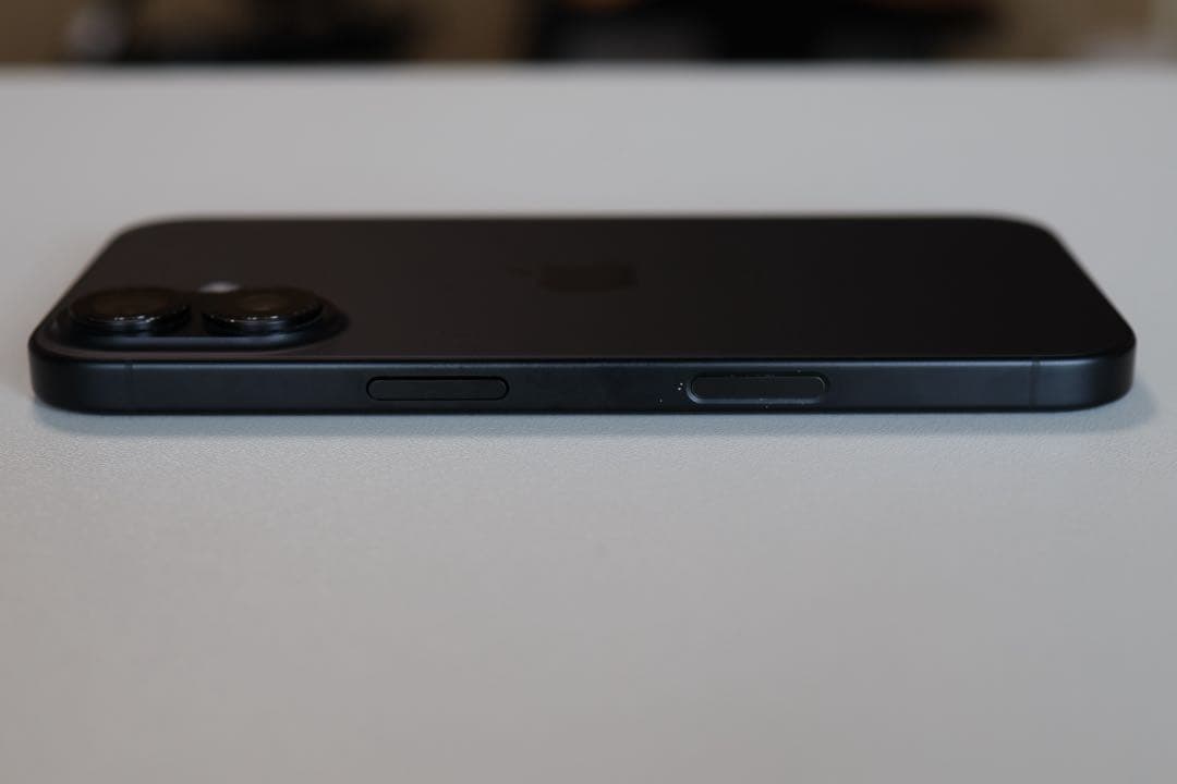 iPhone 16 本体 ブラック 128GB