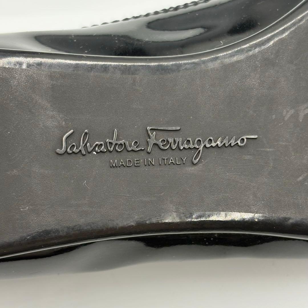 【超美品】フェラガモ　24.5 フラットシューズ　エナメル　黒　リボン