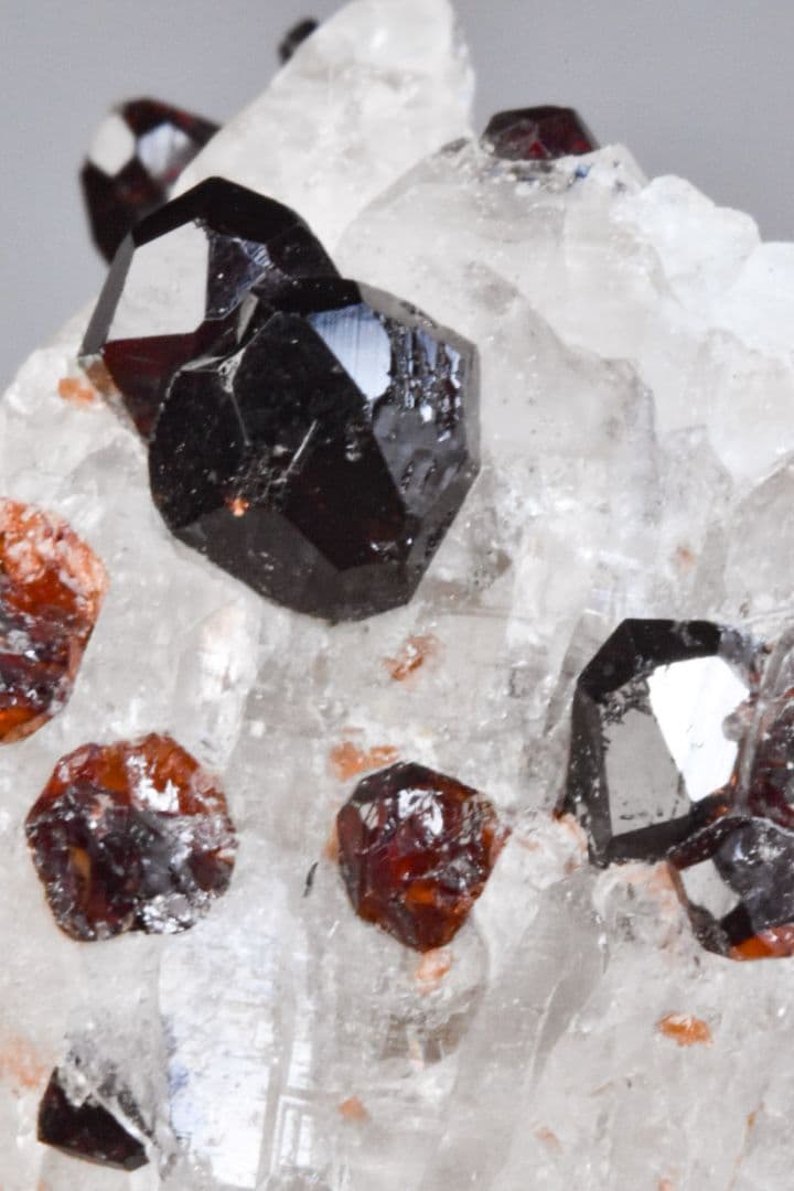 パキスタンスカルドゥ産 ガーネットオンクォーツ