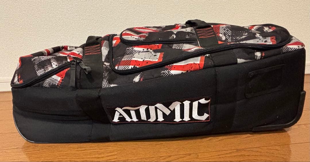 atomic キャスター付きバック