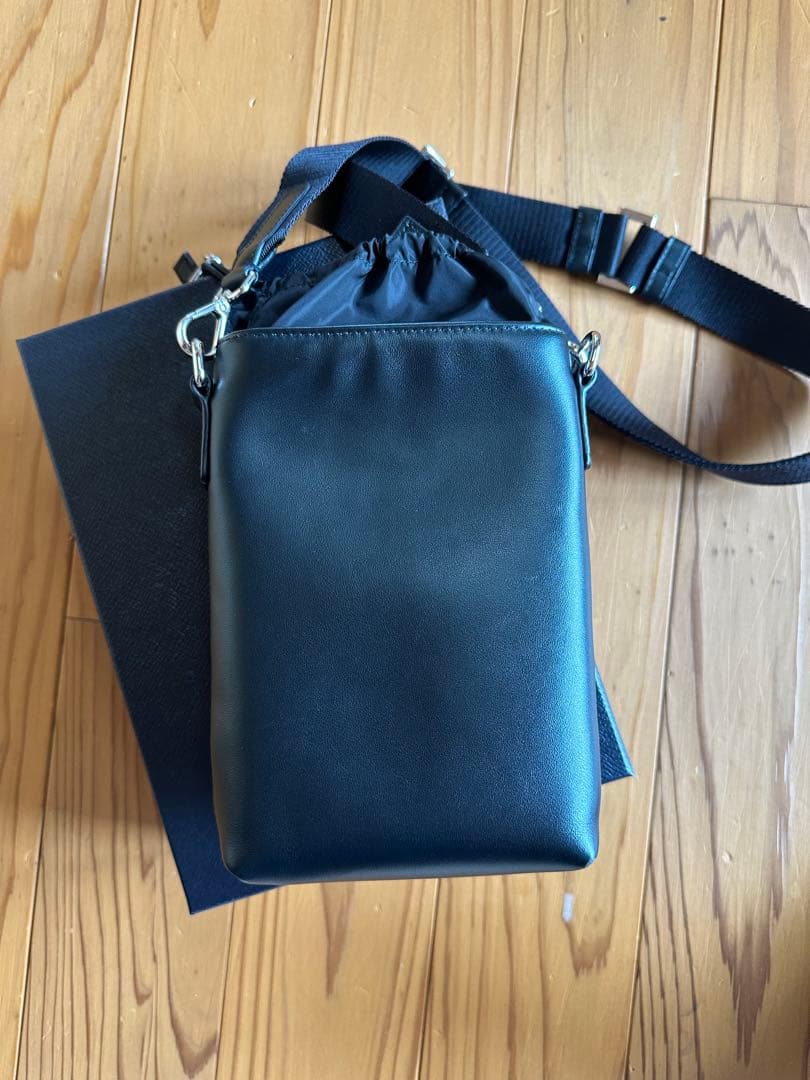 PRADA スマホショルダーバッグ