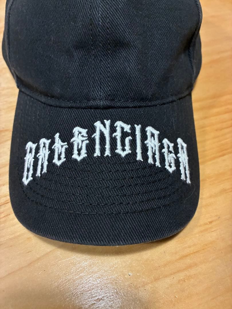 【CatNap】バレンシアガ タトゥーロゴ 刺繍 キャップ ゴシックロゴ