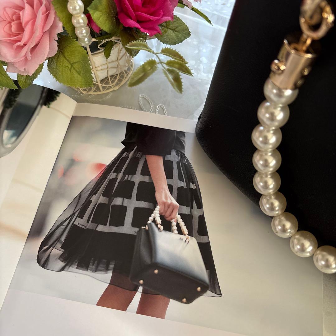 エムズグレイシー　カタログ掲載ロゴ入りパールハンドバック　ブラック（ベルト無し）