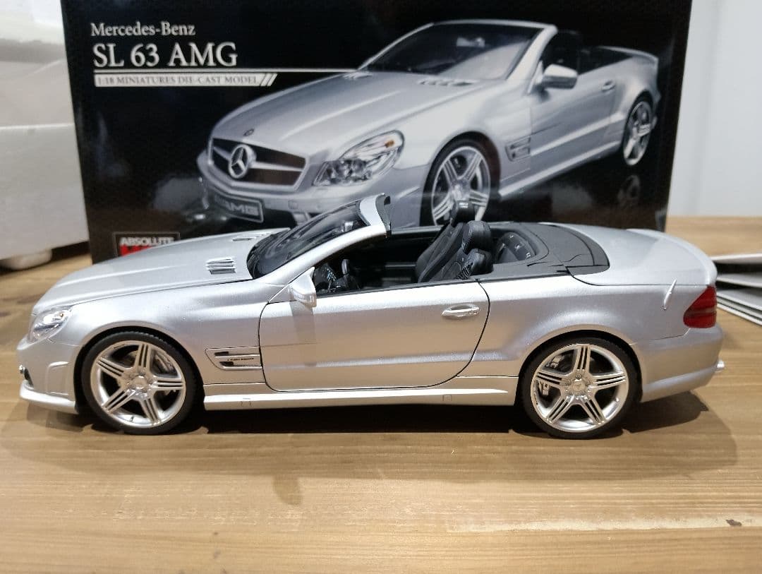 マック　1/18 メルセデスSL63 AMG R230　ミニカー　シルバー