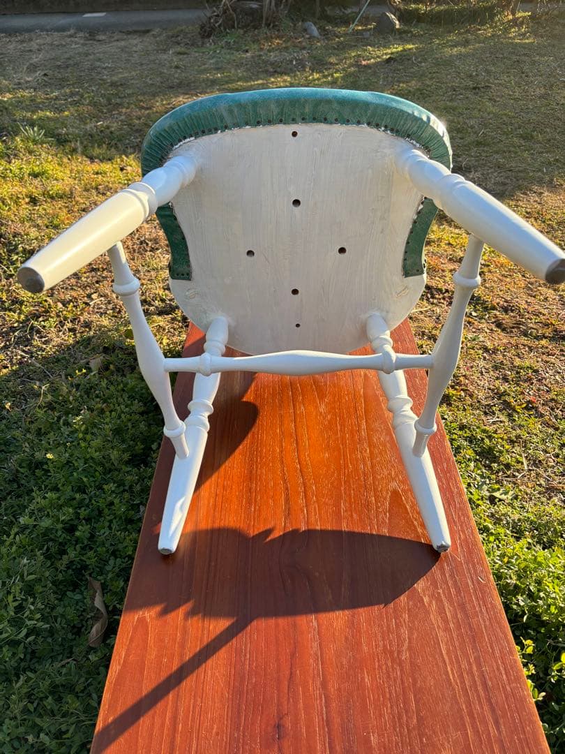 飛騨家具　WINDS太平 白いダイニングチェア② ウィンザーチェア　鋲打ち