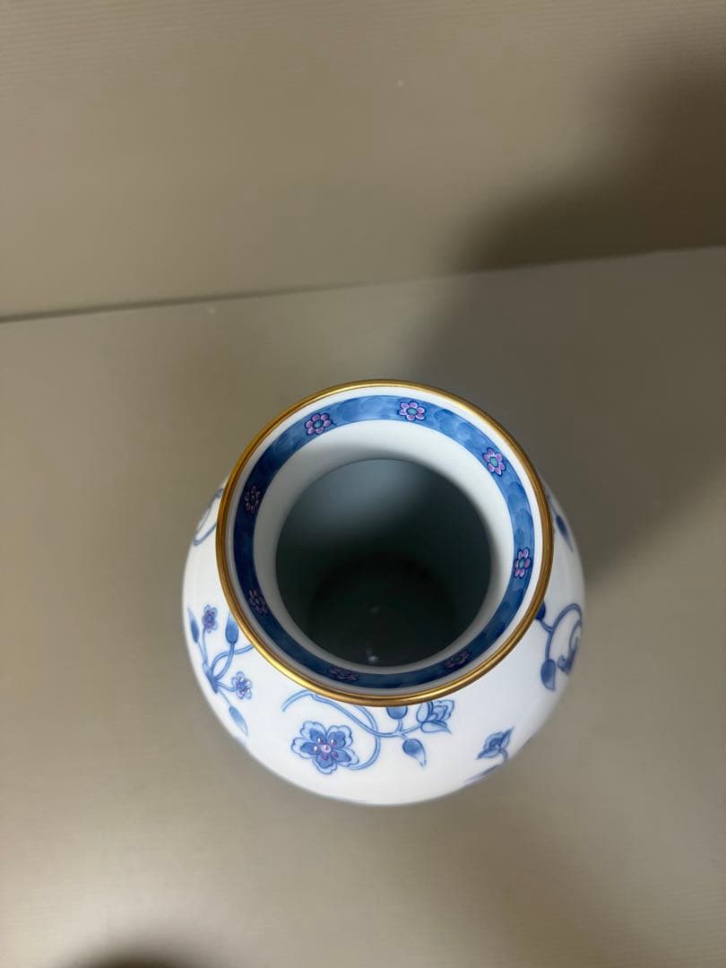 2165  大倉陶園 OKURA 花瓶 フラワーベース 金縁染付花蝶鳥文　花瓶