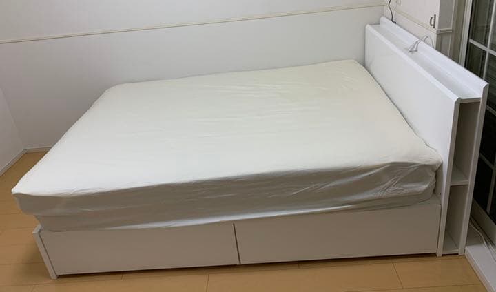 ダブルベッド　収納フレーム.マットレス付き