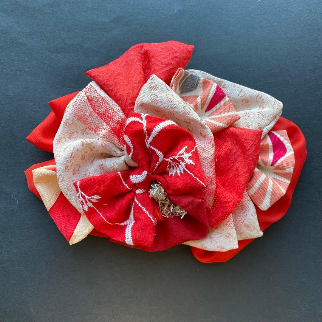 m.y 大きな赤いリボンのヘアアクセサリー とピンクの髪飾り