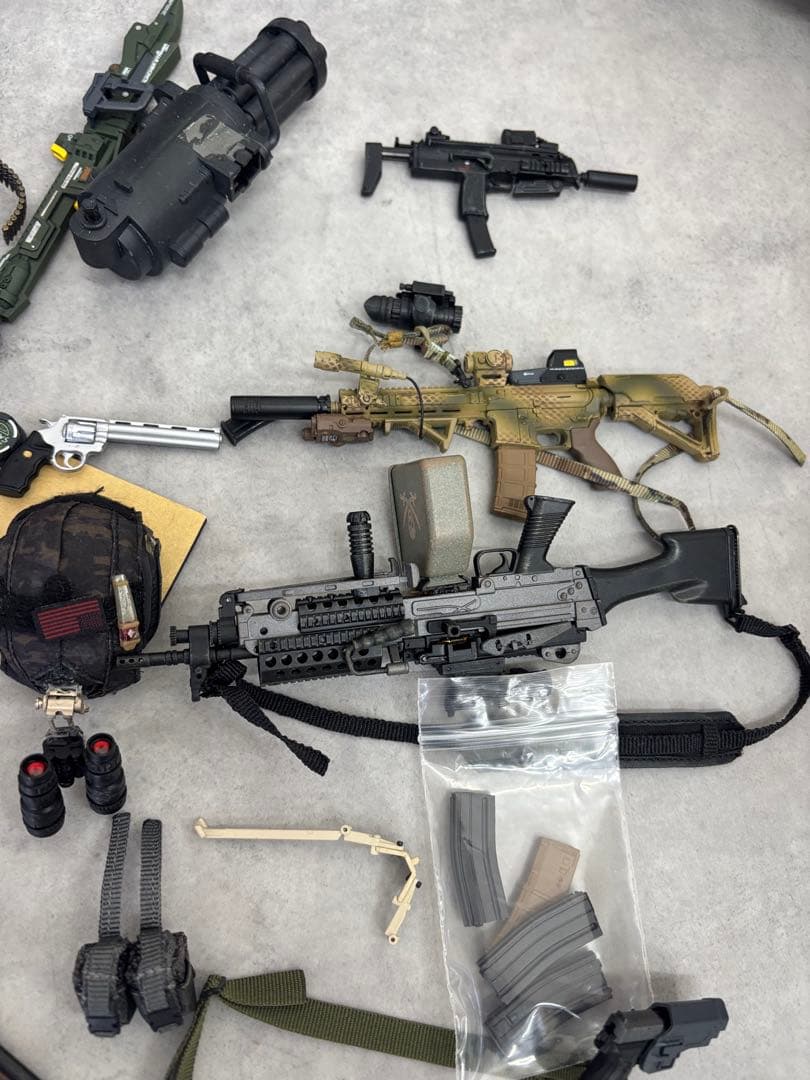 カ*ン様 1/6スケール ミリタリーフィギュア 2体セット フル装備 武器大量